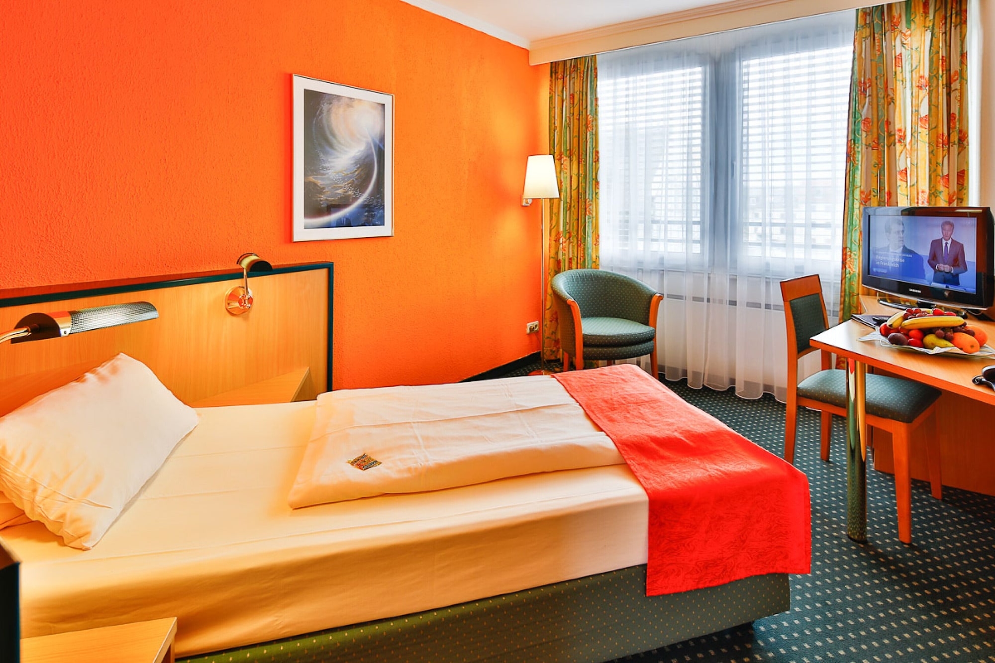 COZY, DOUBLE BED