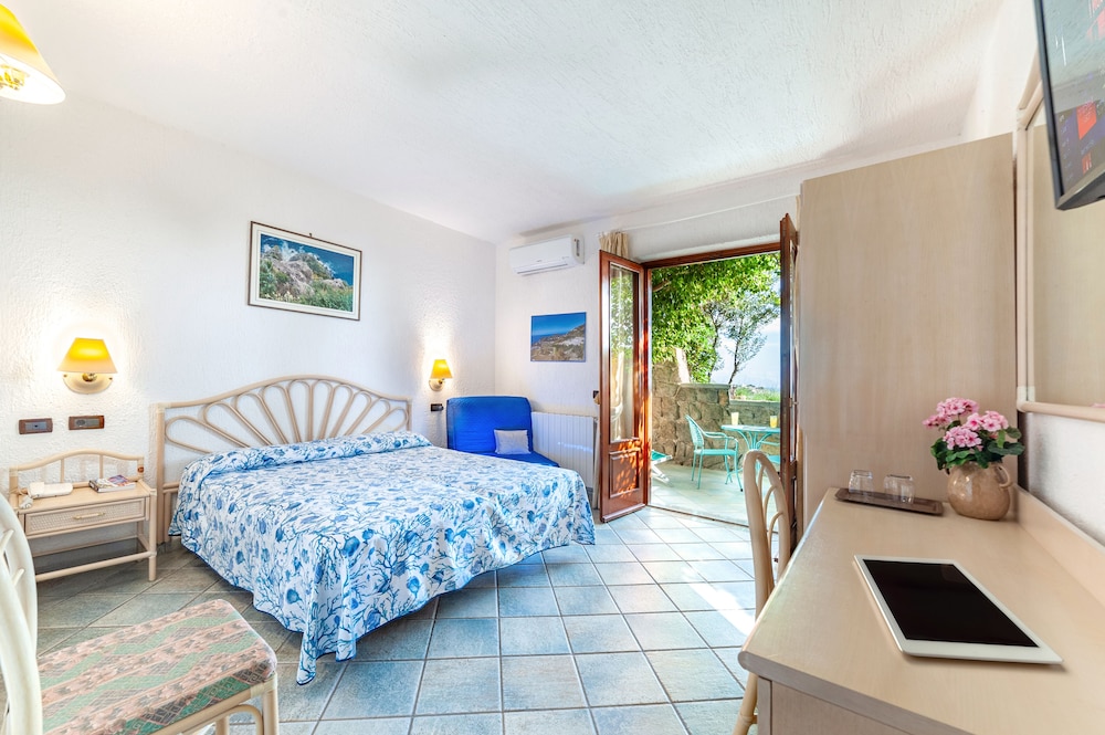 Punta Chiarito Resort 49/67