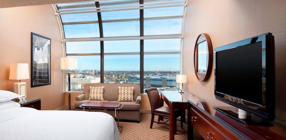 Deluxe, King Bed, Sky View