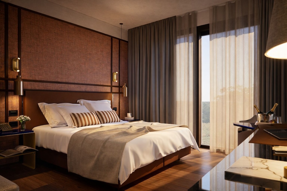 Master, Club, Suite, House, Queen Bed, Sofa