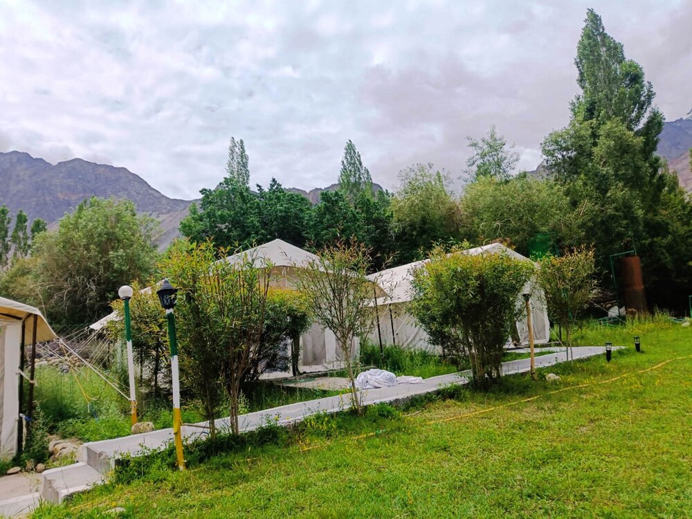 Mountain Camp 16/30