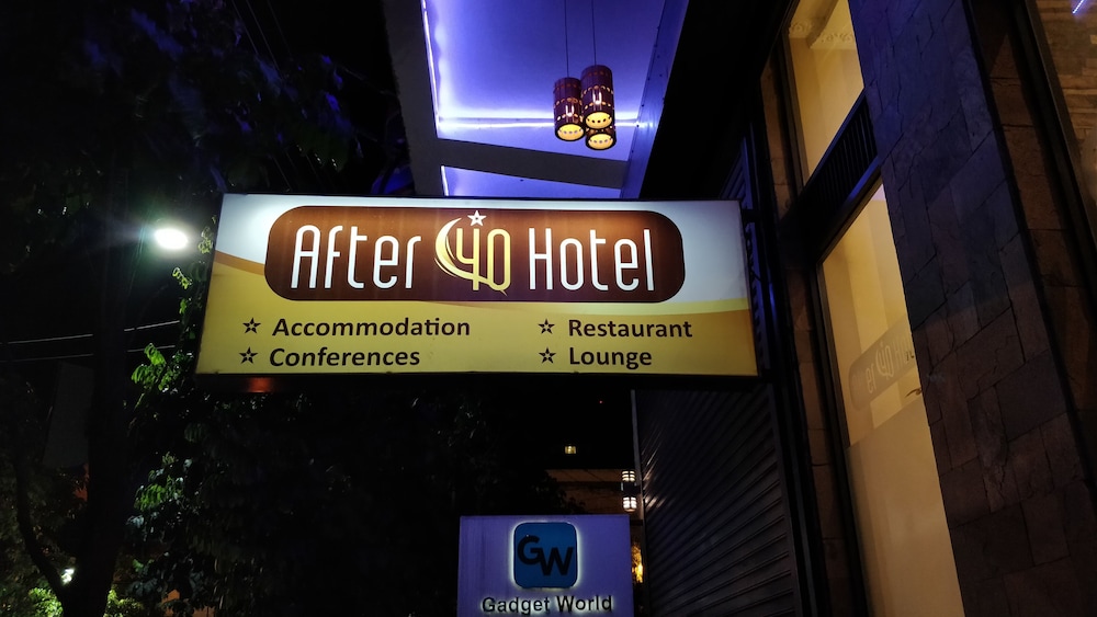After 40 Hotel 30/50