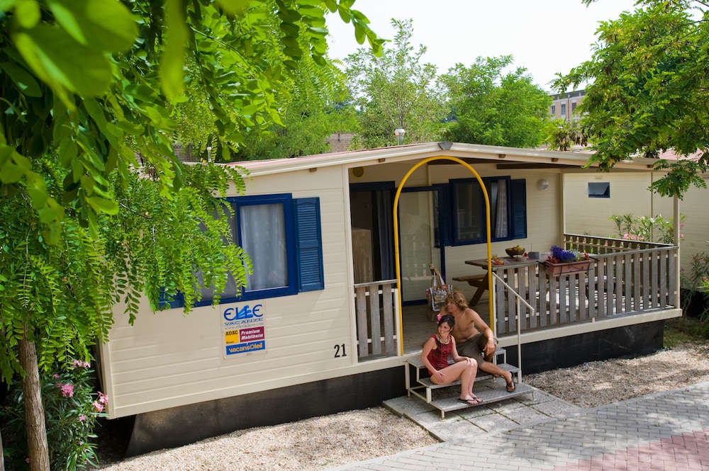 hu Roma Camping In Town 9/75