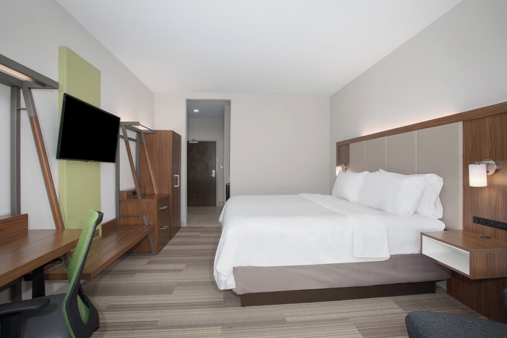 Holiday Inn Express Slidell 24/73
