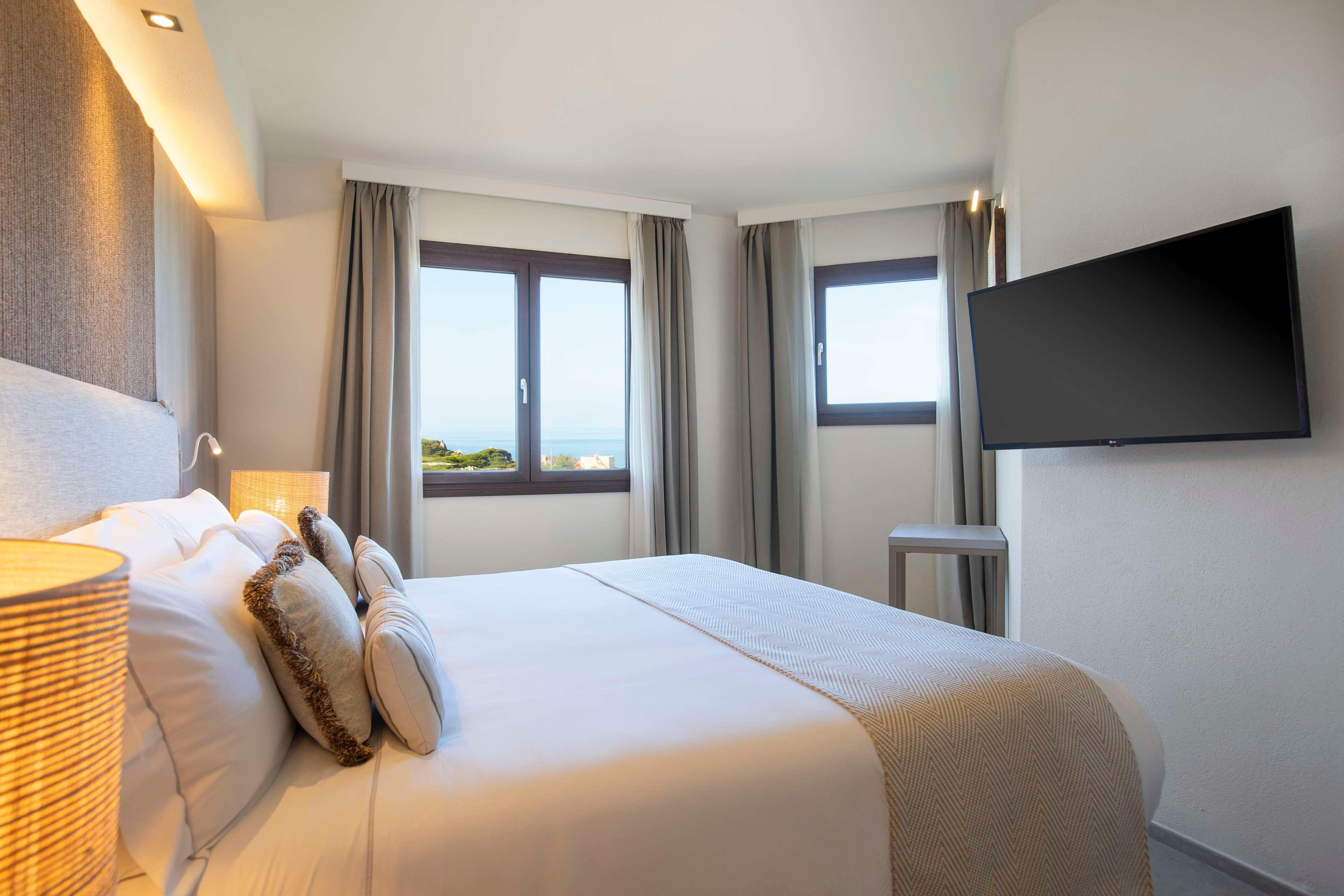 1 BEDROOM, SUITE, KING BED, SEA VIEW
