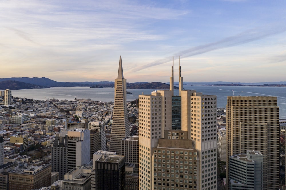 Four Seasons Hotel San Francisco at Embarcadero 40/50