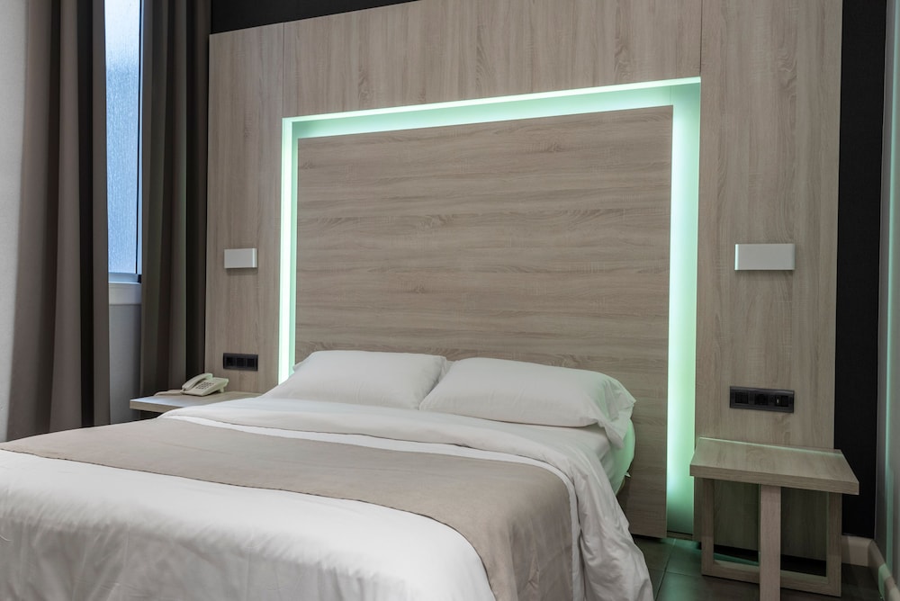 Hostal Plaza Goya Bcn 7/32