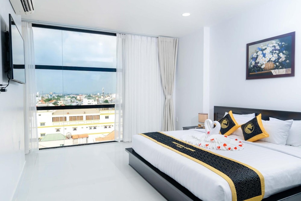 Hoang Long Hotel 5/50