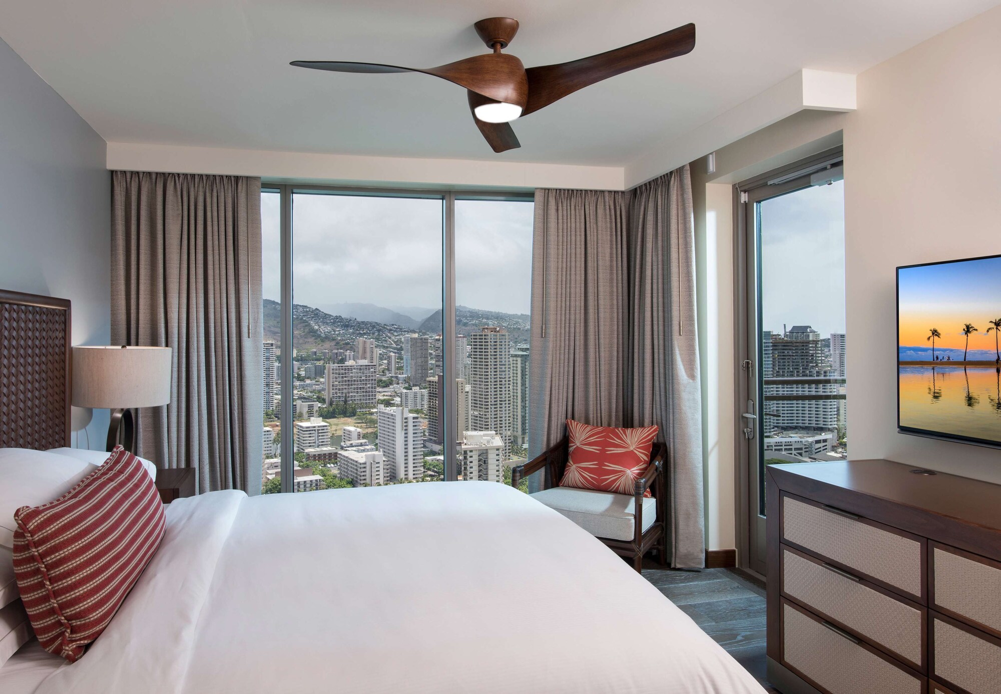 2 BEDROOMS, PENTHOUSE, SUITE, MOUNTAIN VIEW, SOFA