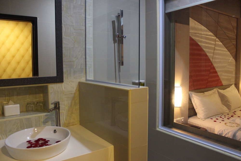 The Golden Bay Hotel Batam 52/53