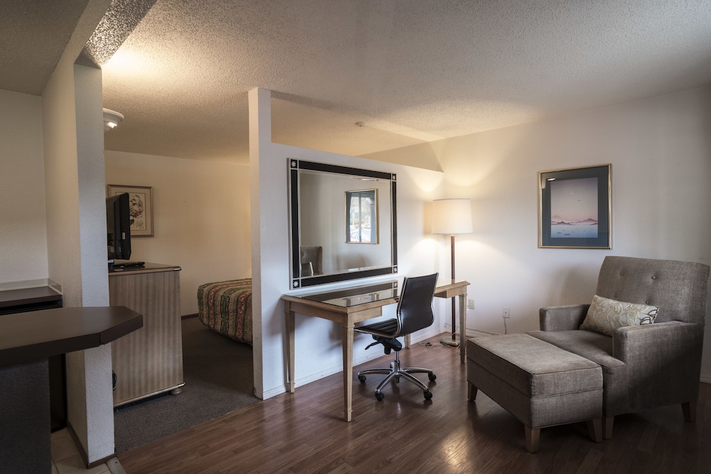 Seatac Inn and Airport Parking 35/44