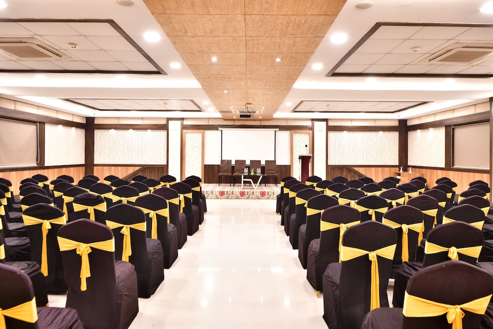 Click Hotel Sagar Plaza Chakan Pune 37/48