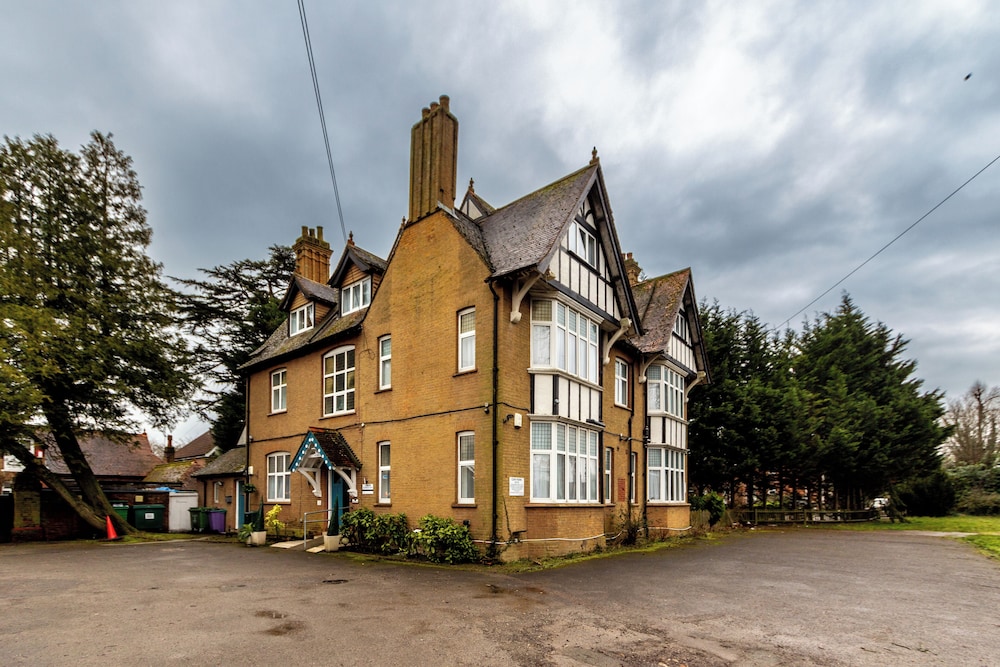 Gatwick Inn 49/53