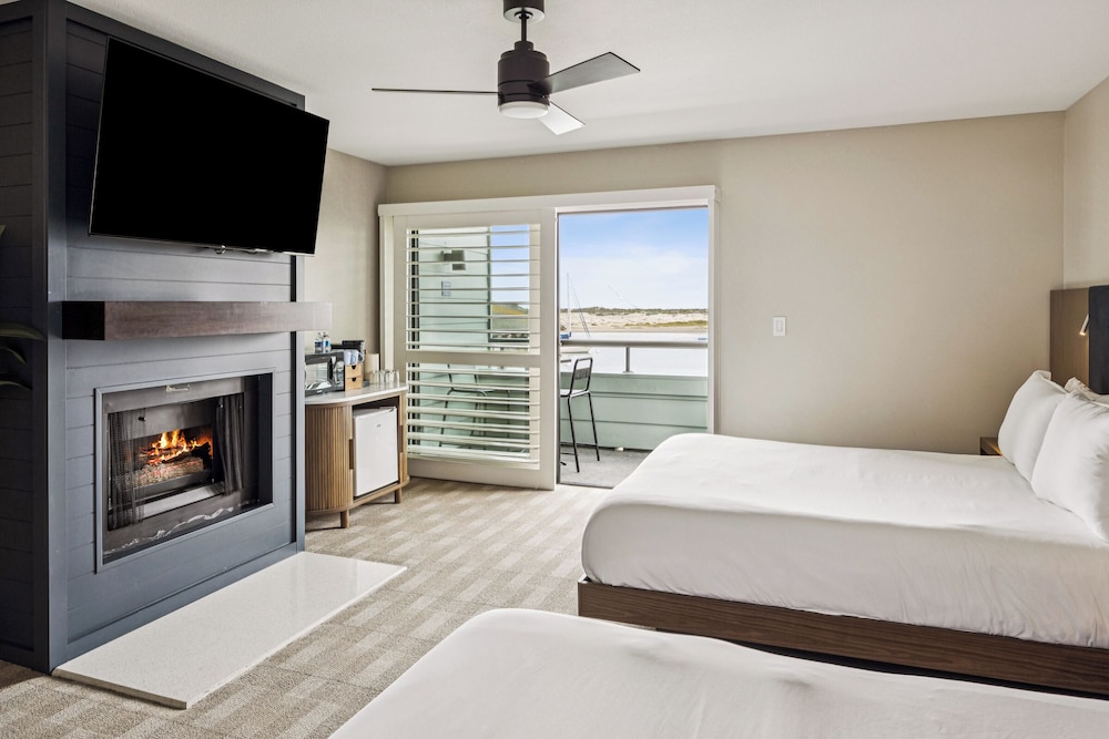 456 Embarcadero Inn Suites 39/77