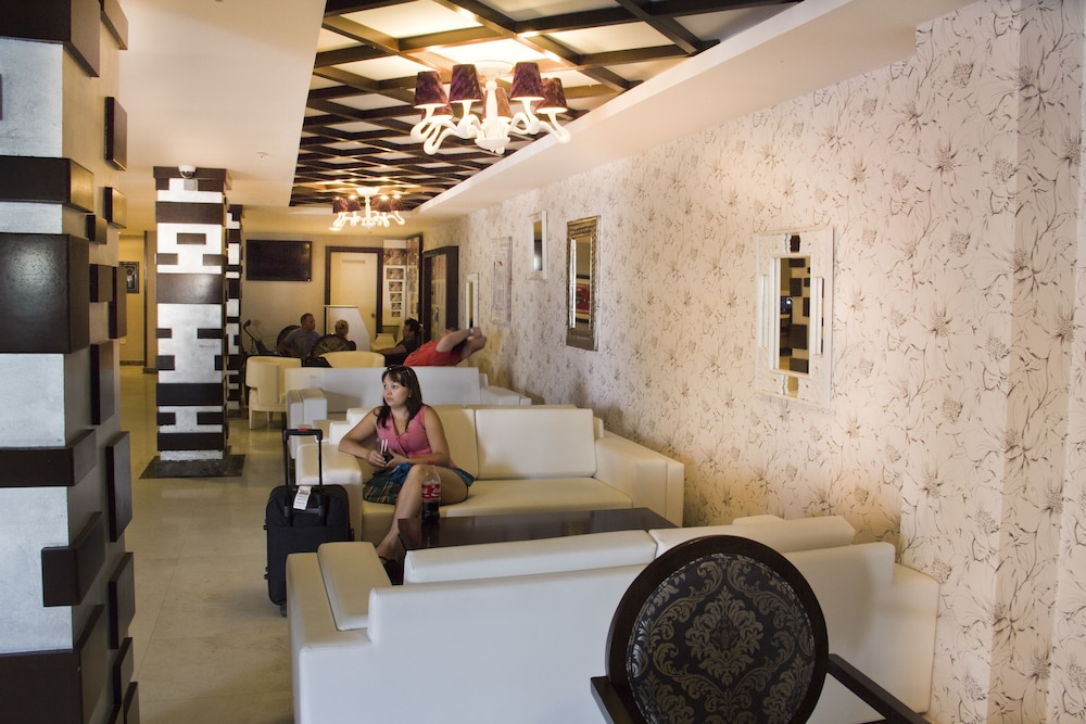 Adella Side Hotel 56/73