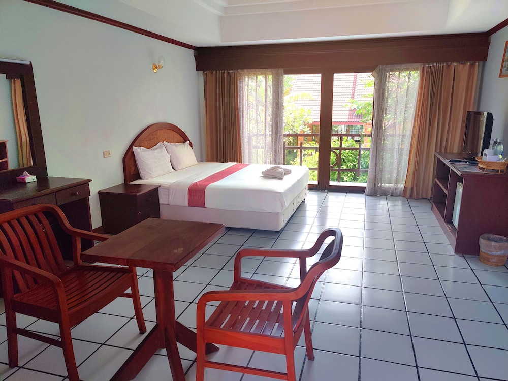Thongpaeka Hotel 17/50