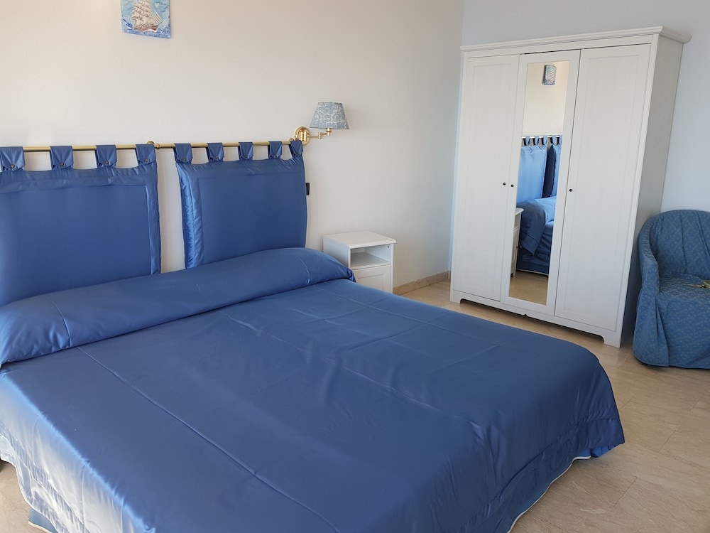 ROOM, DOUBLE OR TWIN BED, SEA VIEW, BALCONY
