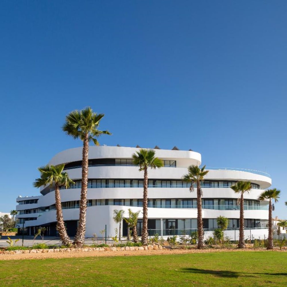 Longevity Health & Wellness Hotel 6/67