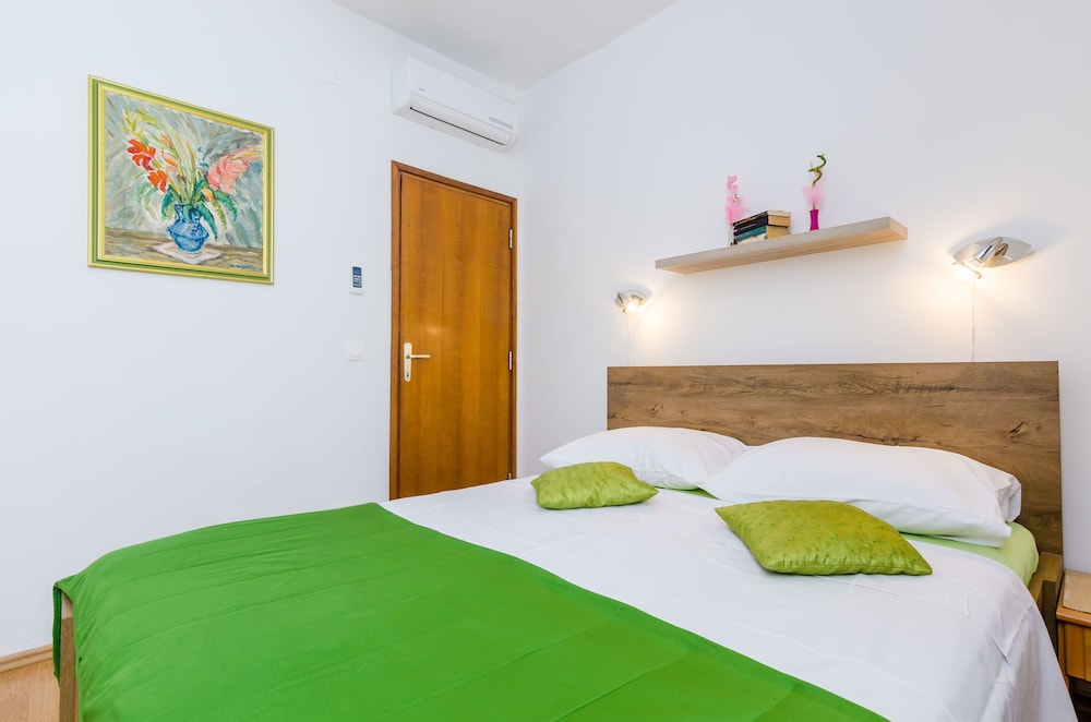 Villa Katarina 10/69