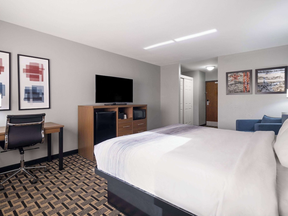 AmericInn by Wyndham Woodstock IL 18/50