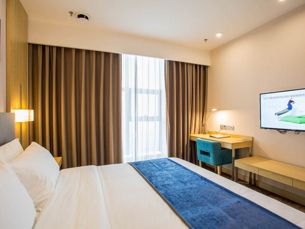 STANDARD, KING BED, CITY VIEW