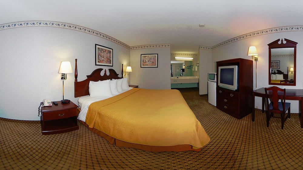 Quality Inn And Suites Southlake 33/49