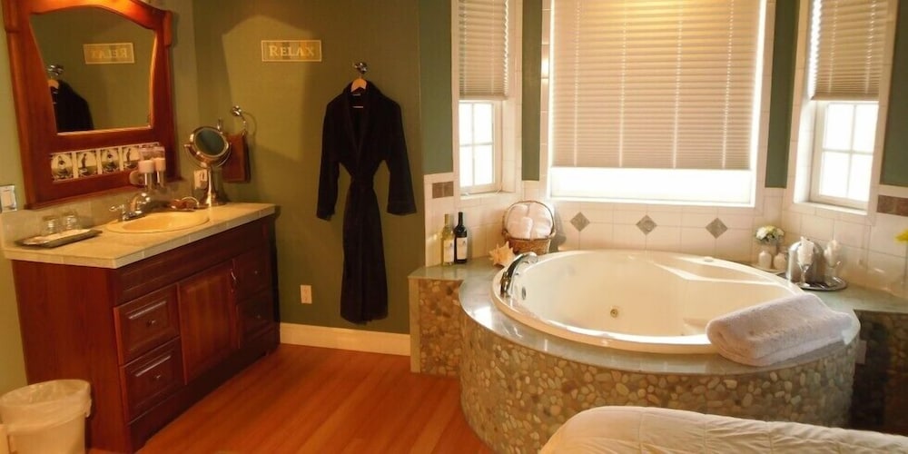 The Collins Inn And Seaside Cottages - Adults Only 69/77