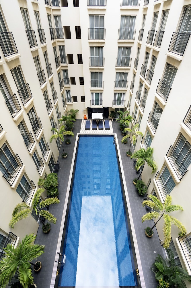 Central Mansions 58/60