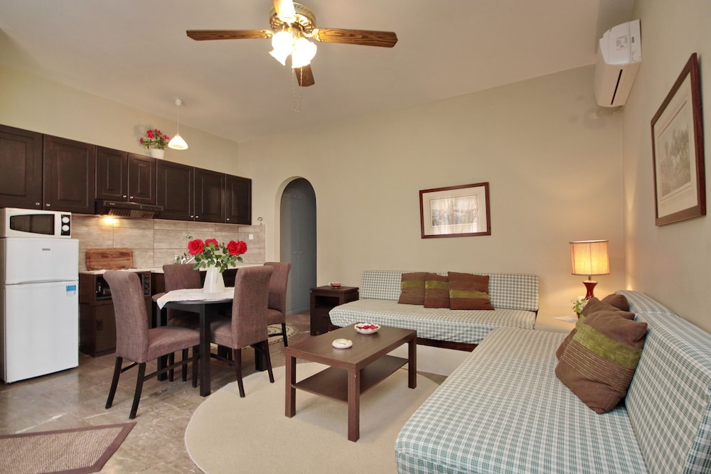 Aloe Luxury Apartments And Suites 27/50