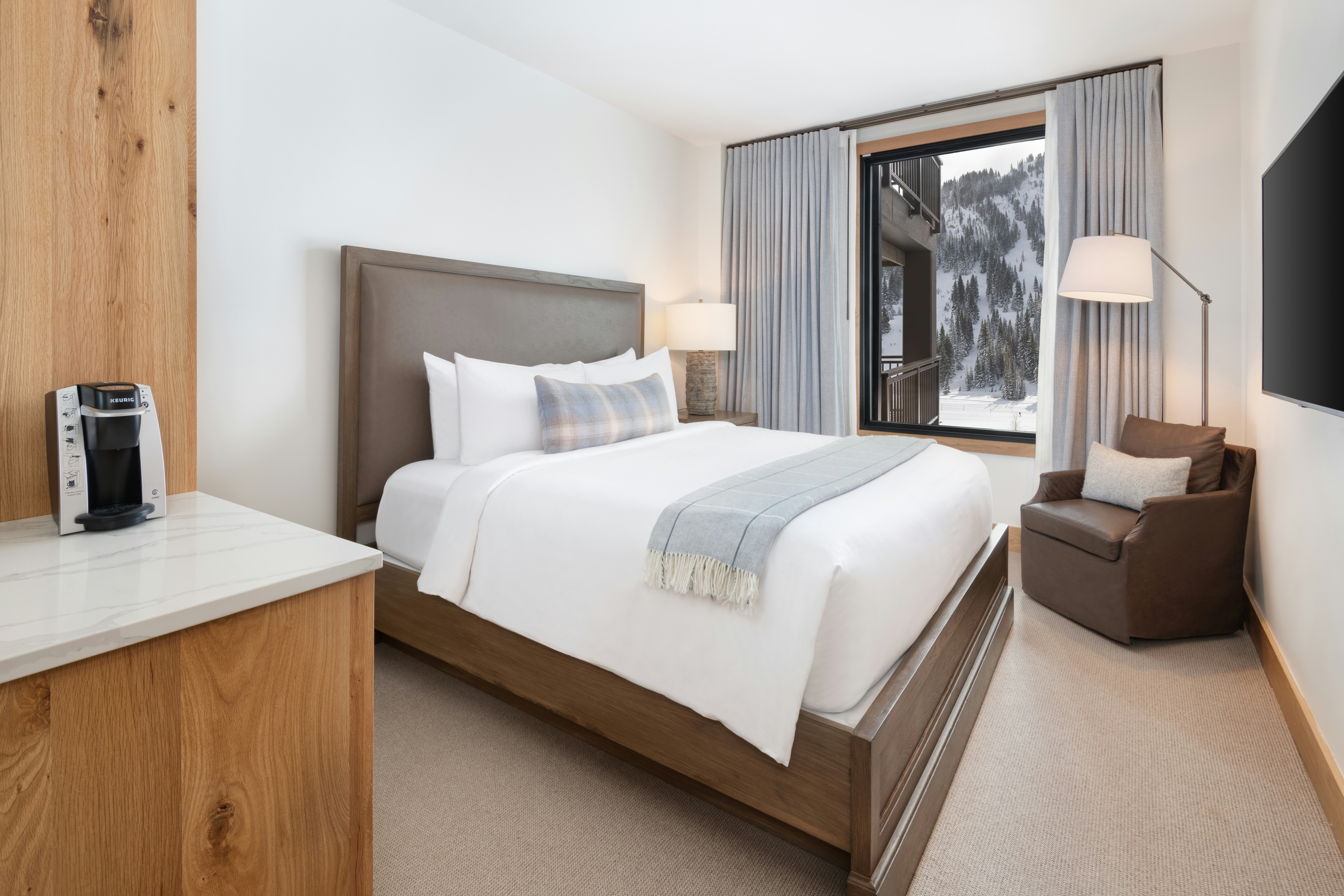 Slope, King Bed