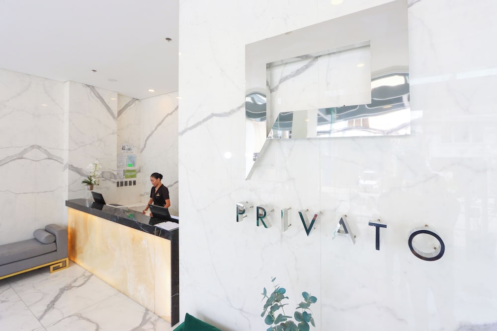 Privato Makati 6/41