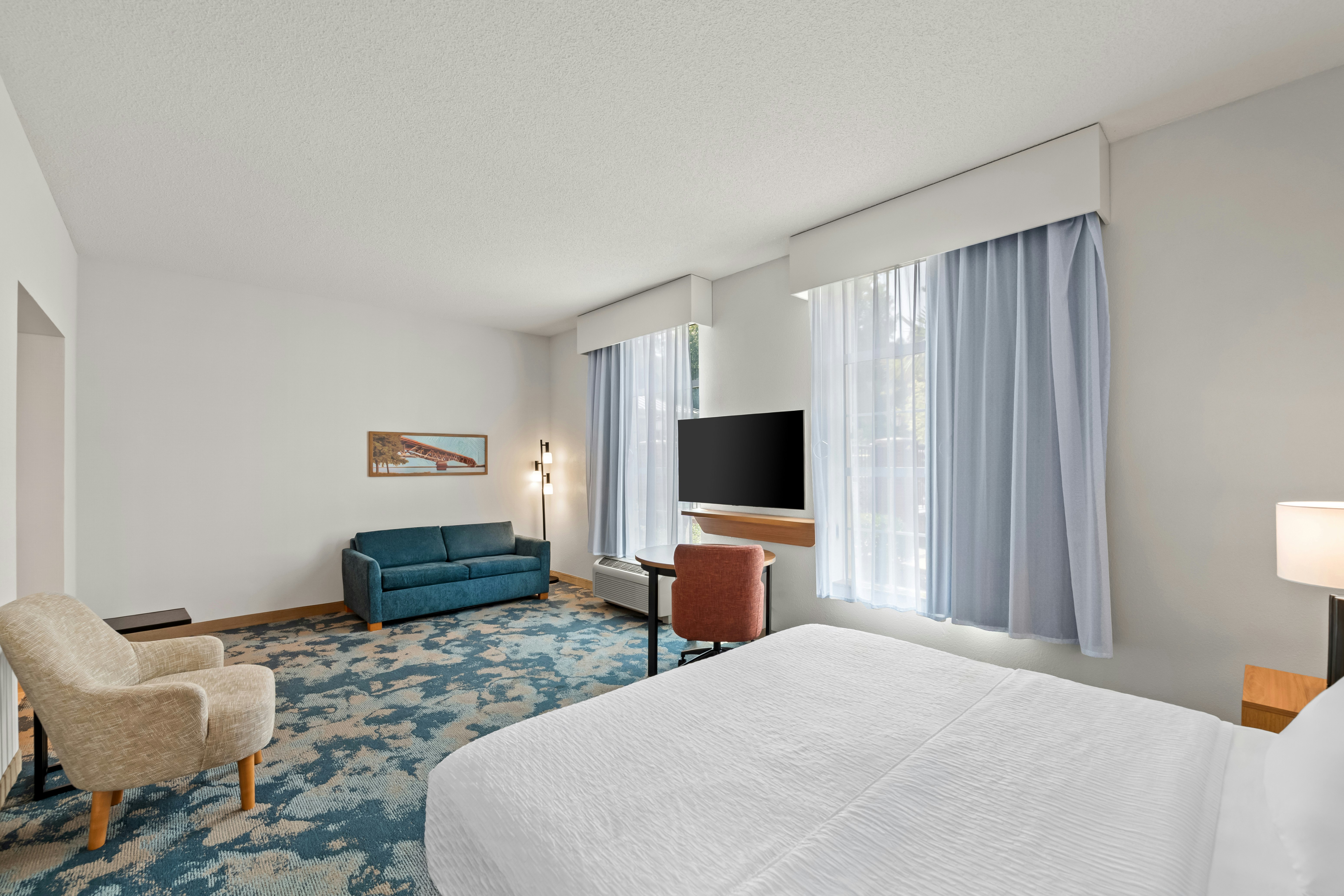 SUITE, KING BED, ACCESSIBLE