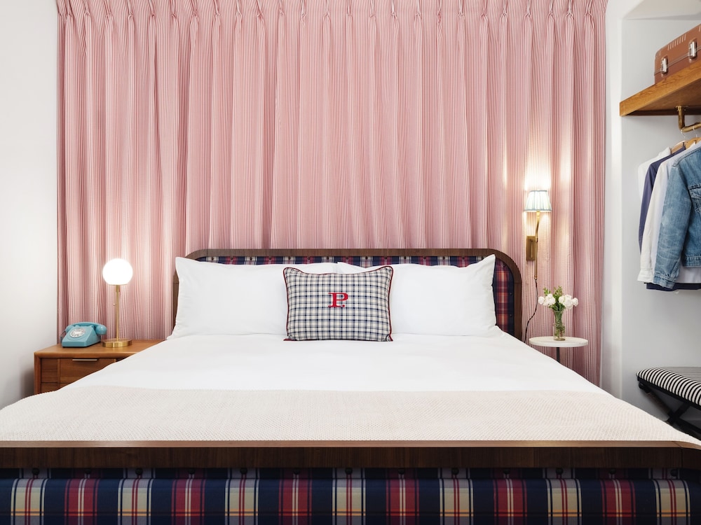 PREMIUM, STUDIO, SUITE, KING BED, SOFA, ACCESSIBLE