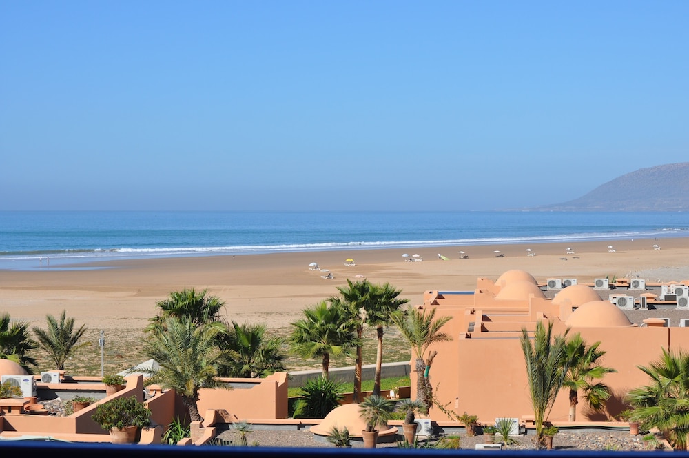 Paradis Plage Surf Yoga Spa Resort 77/83