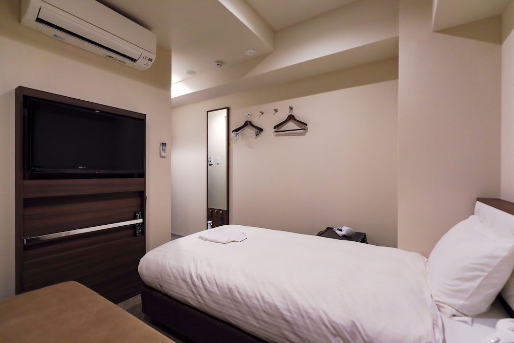 ECONOMY, SINGLE, TWIN BEDS, NO CLEANING SERVICES