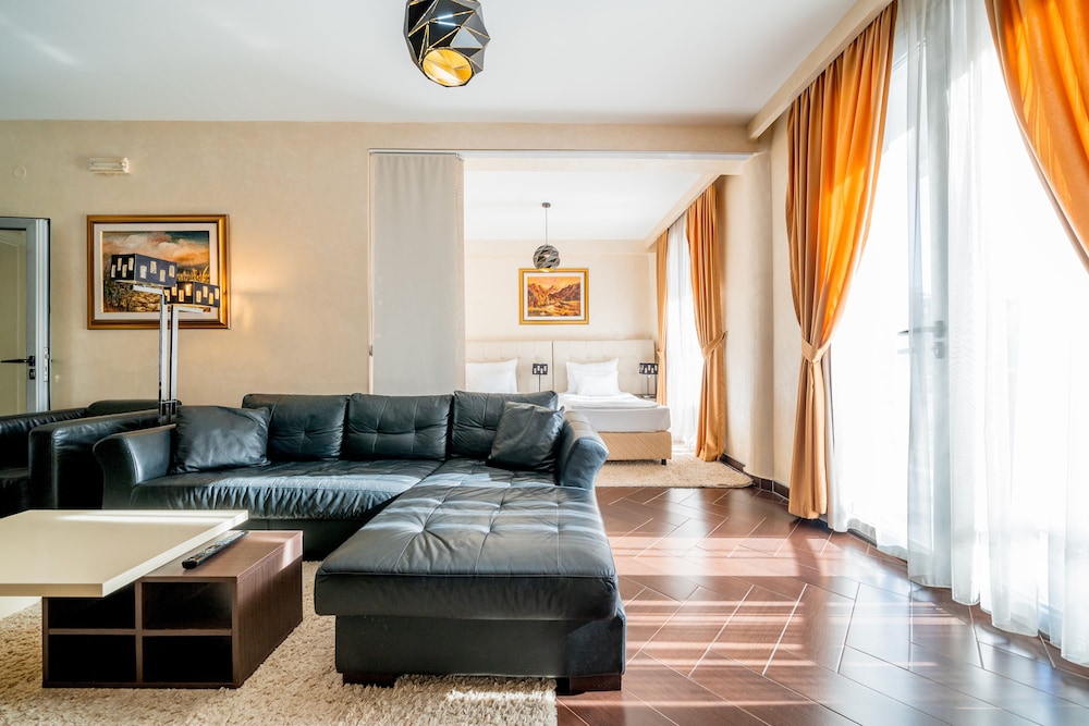 Alexandar Lux Hotel 38/50