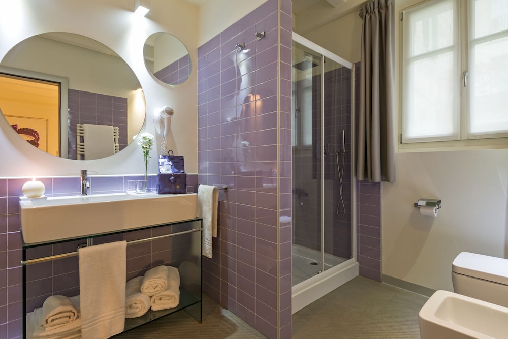 Avenue Hotel 26/71