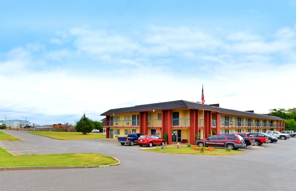 Castle Inn & Suites By OYO Chickasha in CHICKASHA - OK