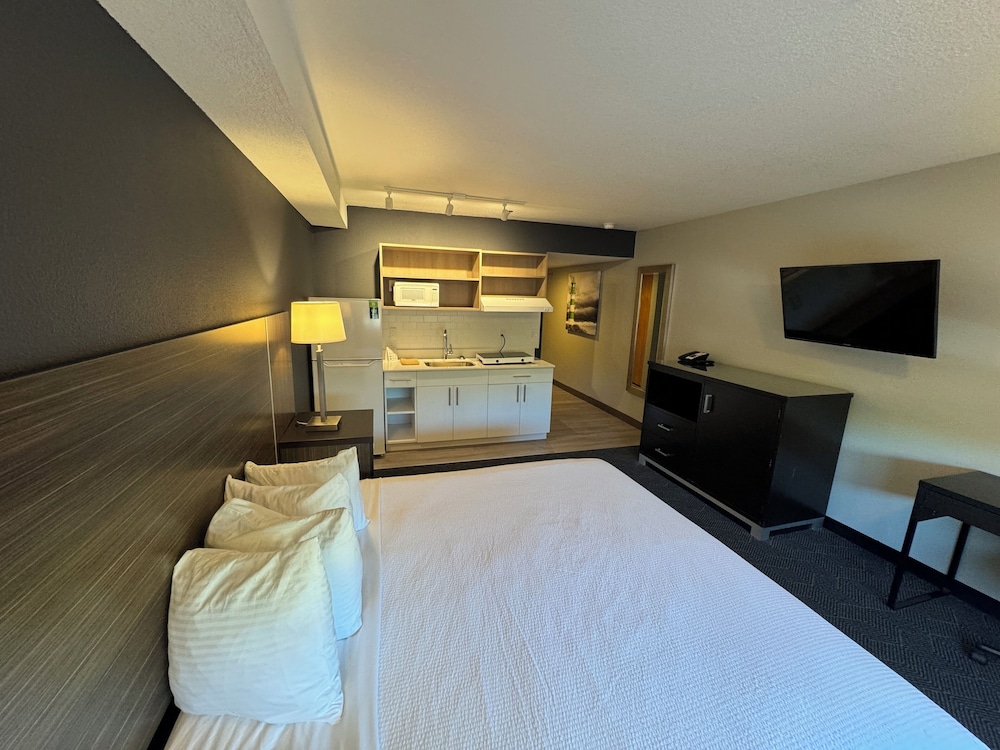STUDIO, KING BED
