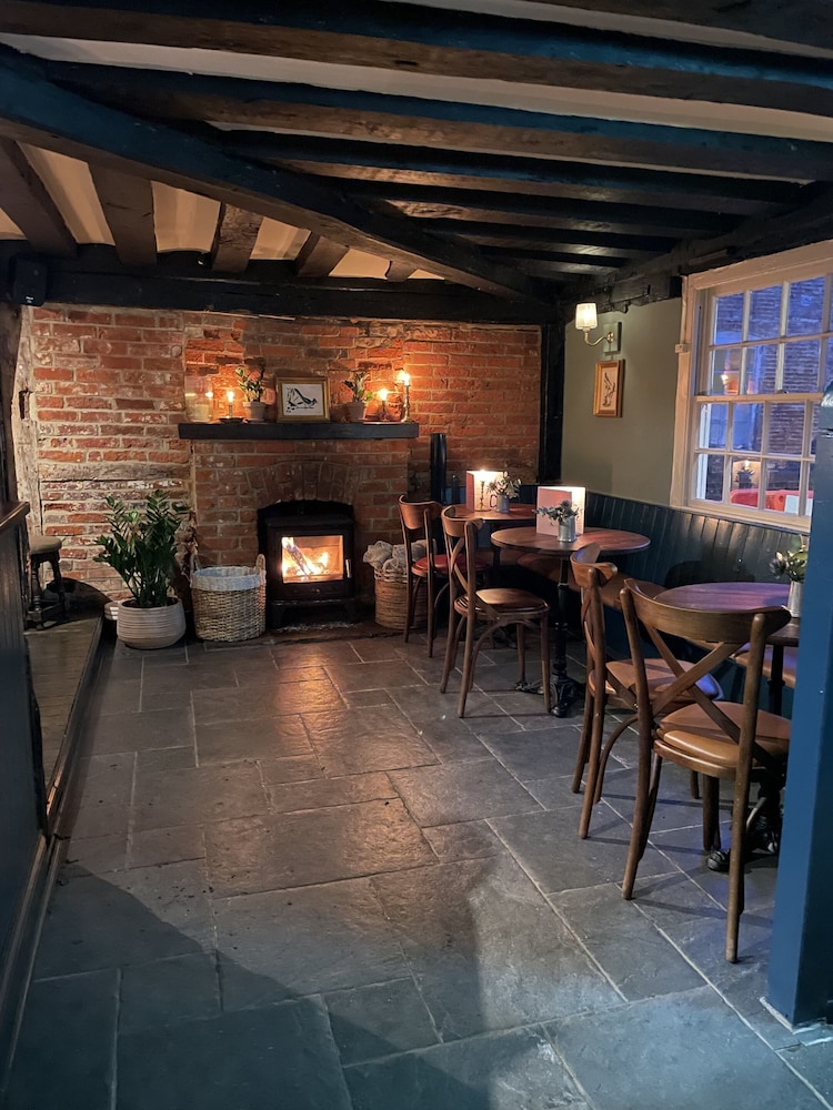 The Plume of Feathers - Inn 23/33