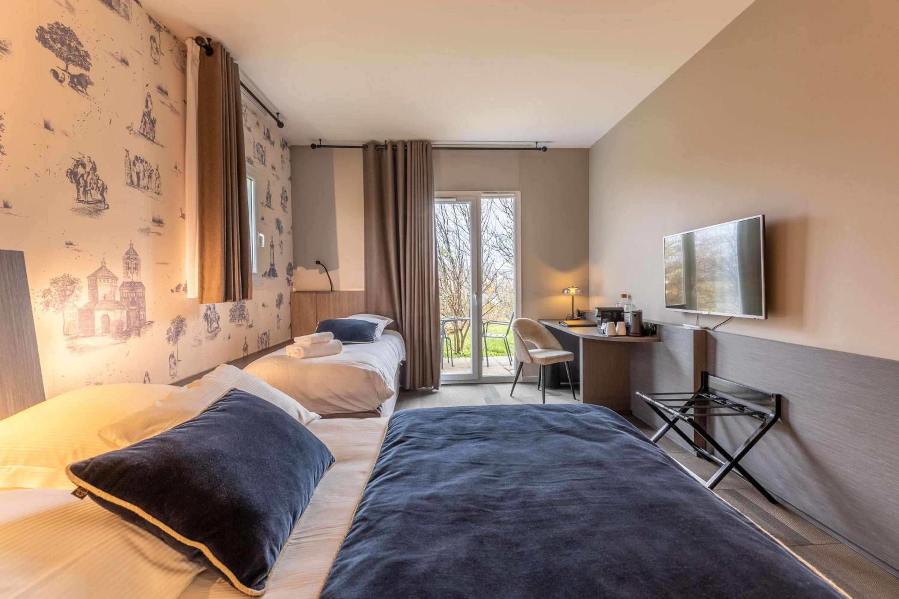 غرفة عائلية بسرير فردي وسرير كوين، Best Western Plus Hotel Gergovie 2/13