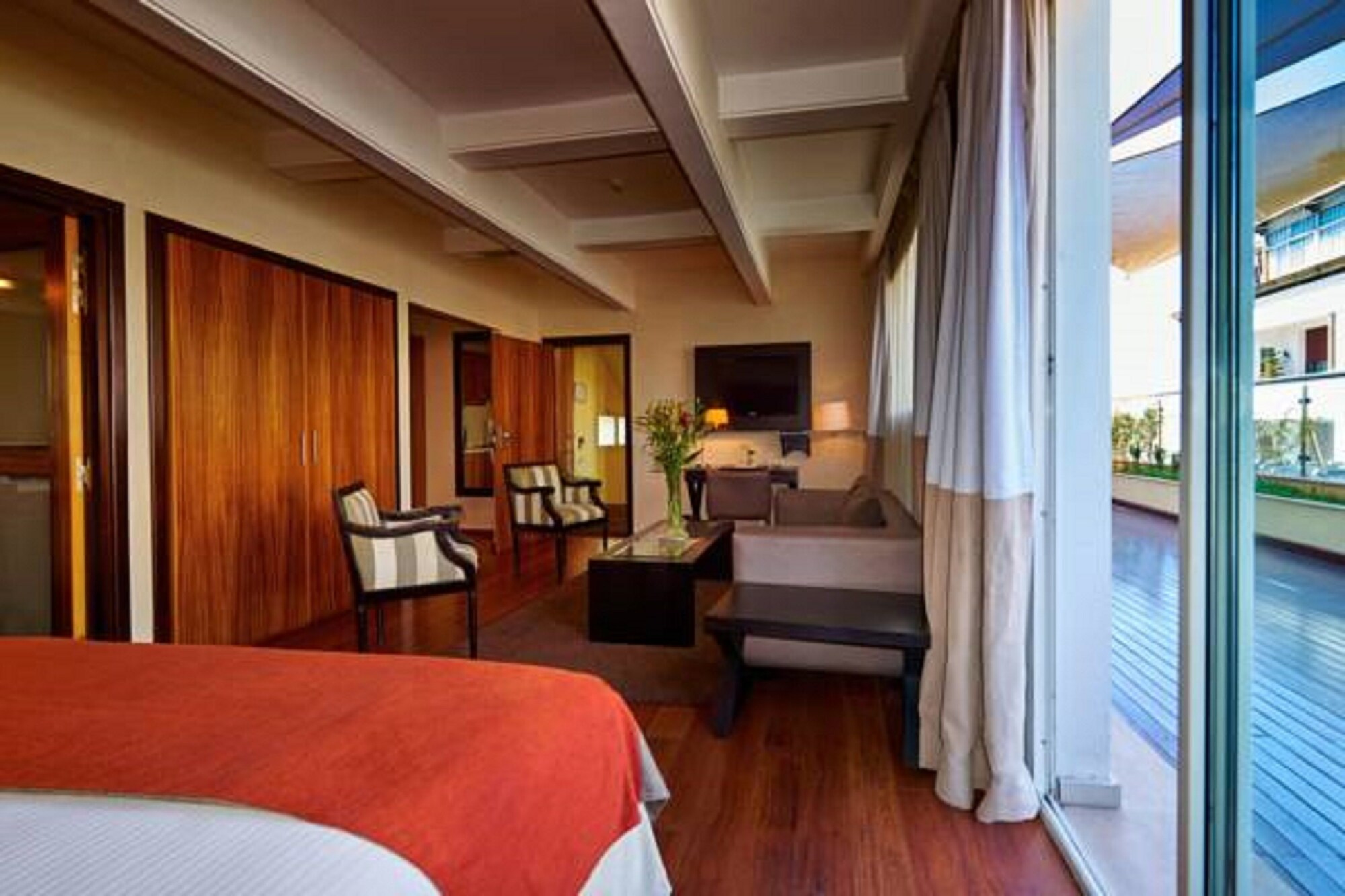 EXECUTIVE, SUITE, SINGLE
