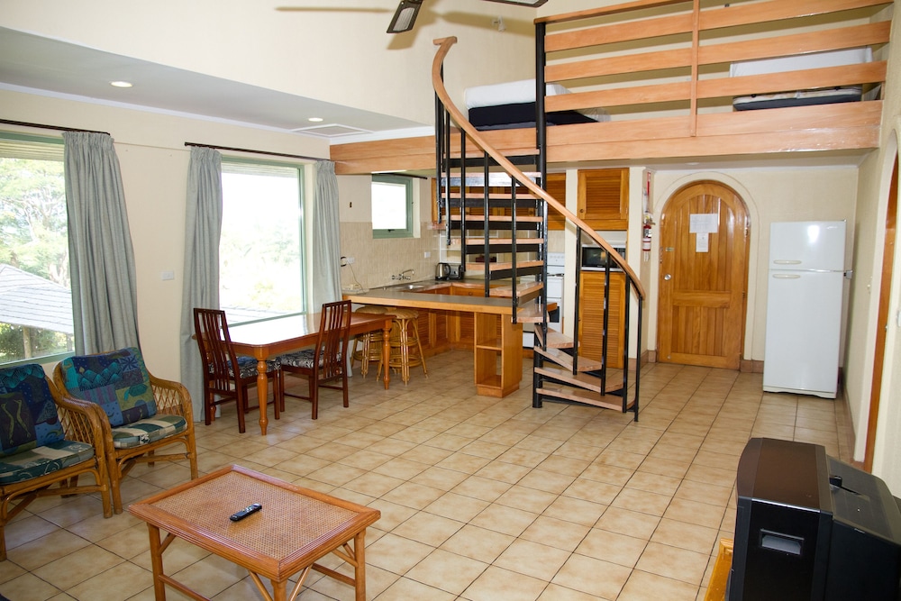 TONOA APARTMENTS 18/27