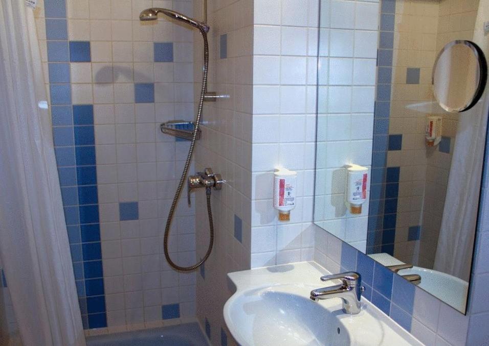 غرفة، Hotel Am Terrassenufer 4/4