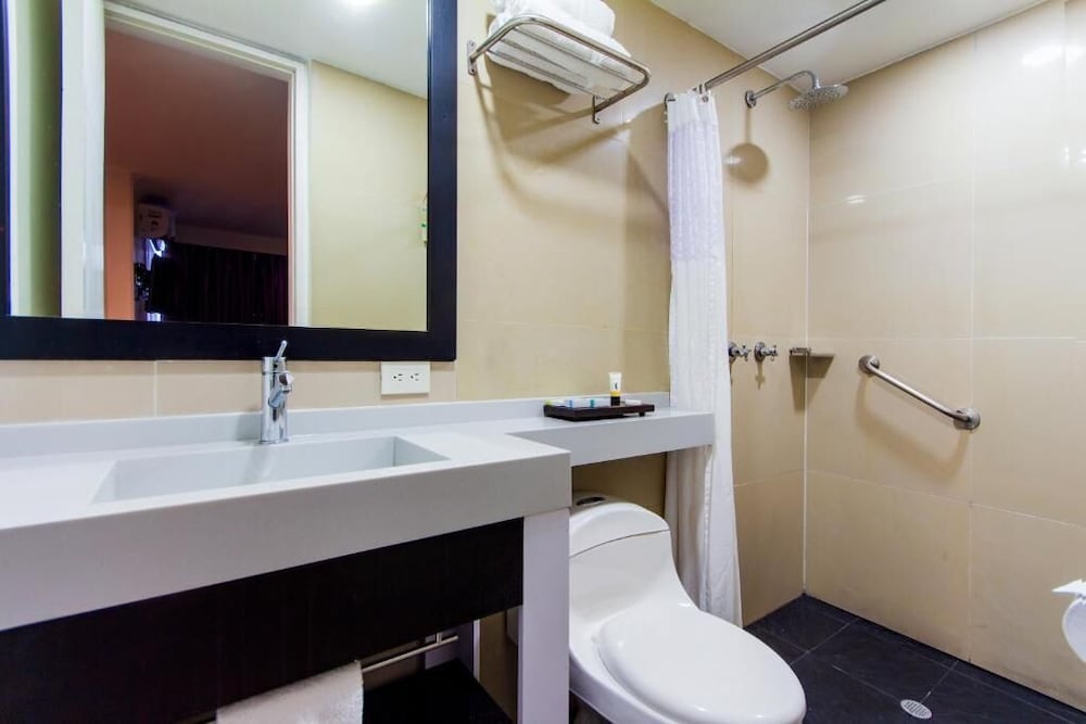1 BEDROOM, FAMILY, TRIPLE, PRIVATE BATHROOM
