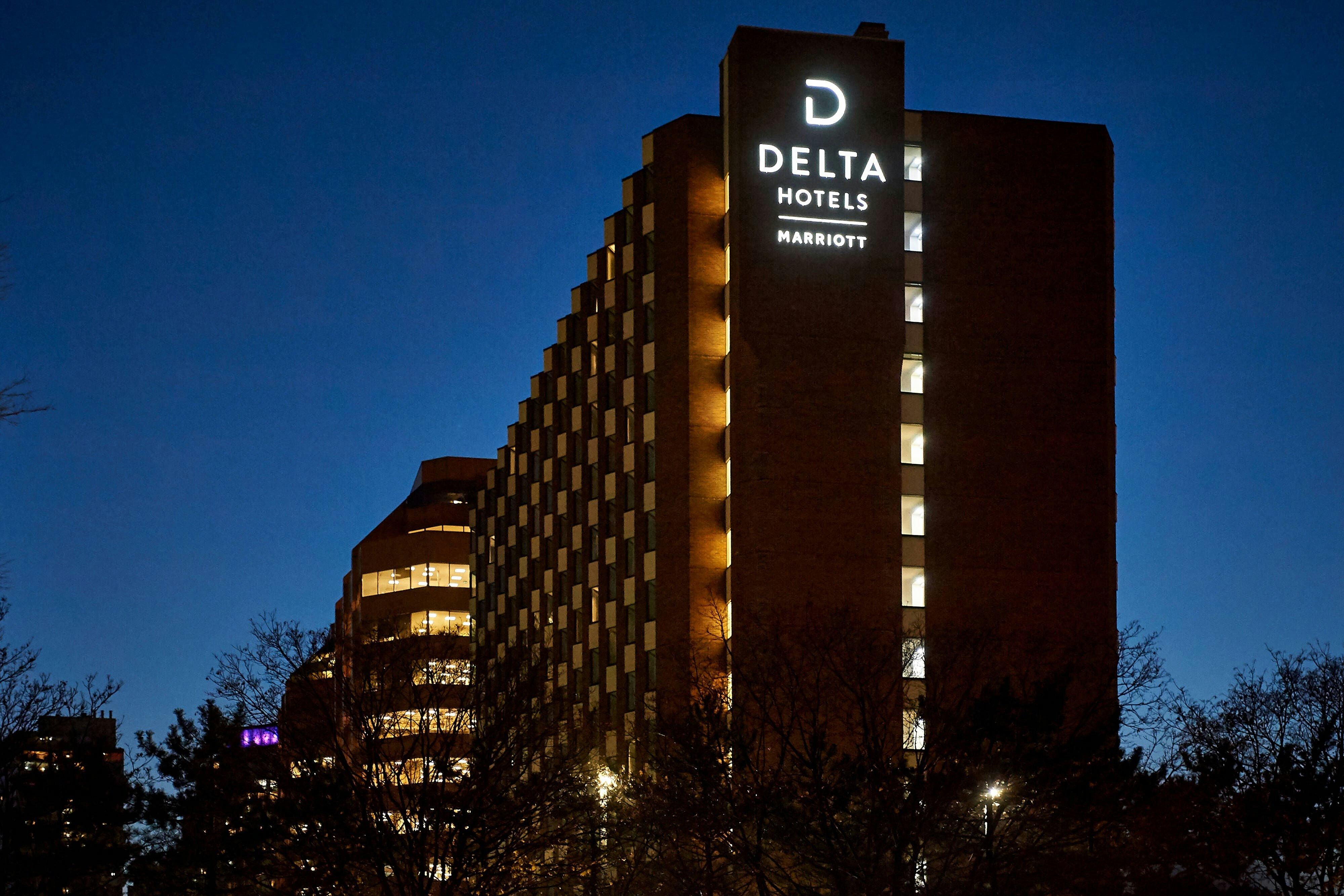 Delta Hotels By Marriott Toronto Mississauga 1/32