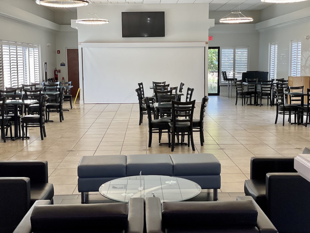 Days Inn & Suites by Wyndham Lakeland 66/85