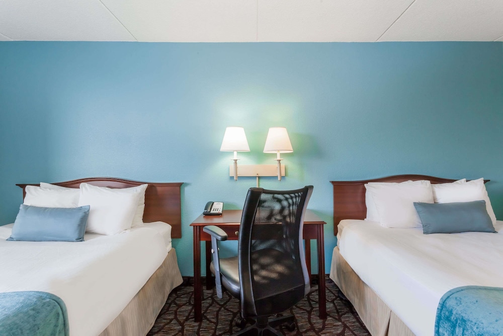 Days Inn By Wyndham Hershey 9/35
