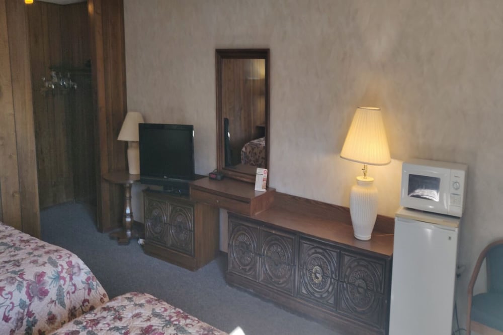 Love Hotels Tomahawk at Lake Mohawksin WI 35/49