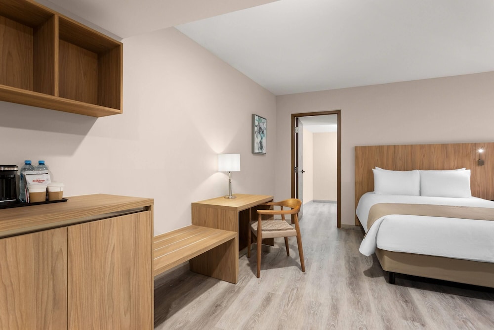 FAMILY, MULTIPLE BEDS